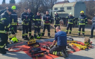 Обука ватрогасаца за техничке интервенције